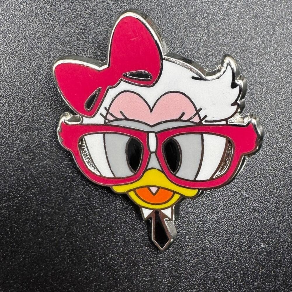 2012 Daisy Duck Nerds Rock Head Disney Trading Pin